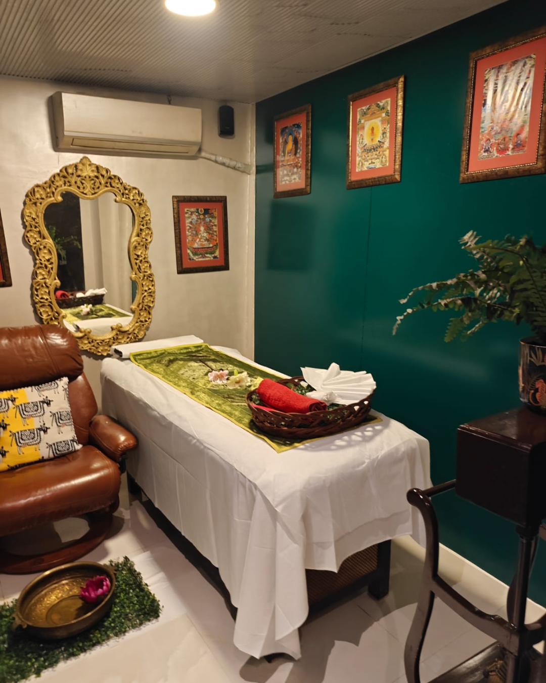 Couple spa in Colaba at Moksham – The Fusion Spa
