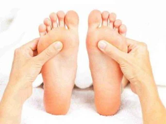Reflexology Foot Massage at Moksham – The Fusion Spa in Bandra