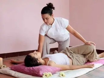 Thai Massage in Bandra at Moksham – The Fusion Spa